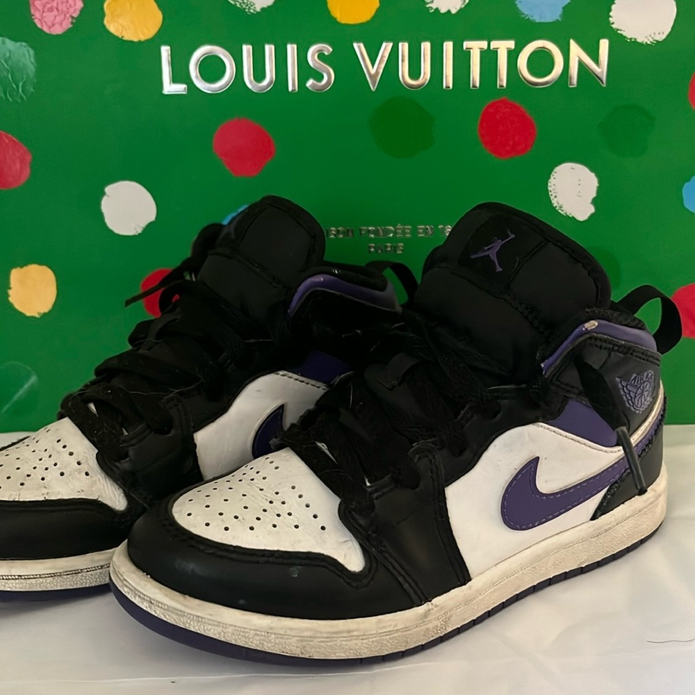 ||~KIDS JORDAN 1’S MIDS~||